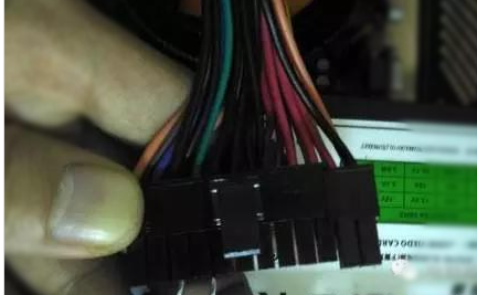 電腦開機(jī)黑屏 電腦開機(jī)黑屏