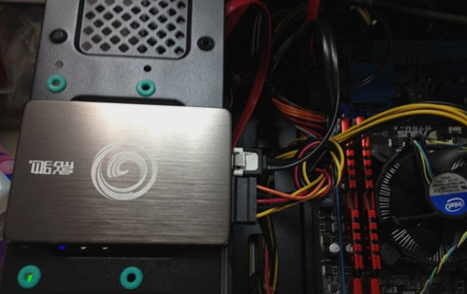 固態(tài)硬盤怎么安裝 固態(tài)硬盤怎么安裝