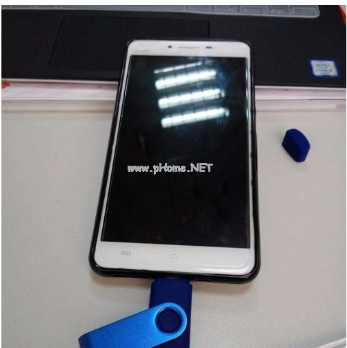 兩用u盤怎么在手機電腦上使用