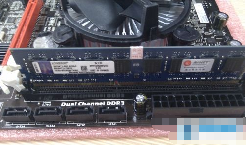 如何安裝內(nèi)存條 如何安裝內(nèi)存條